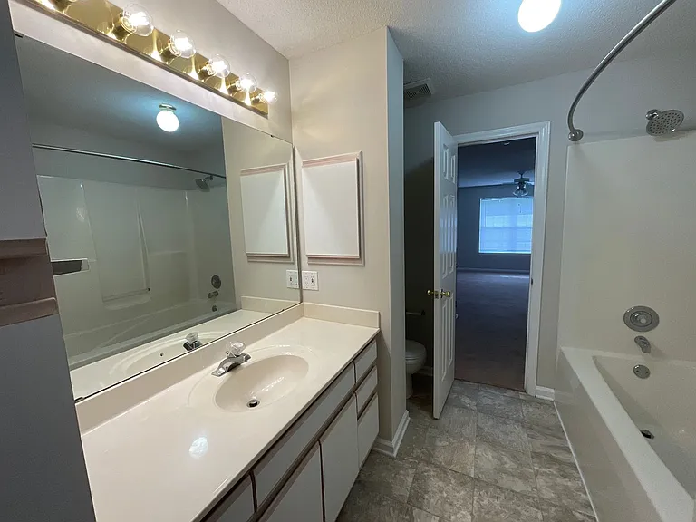 Meridian Park Apartments — Photo 25