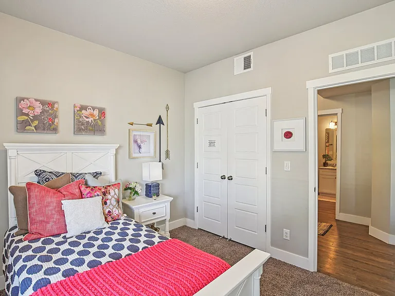 Steeplechase Apartments — Photo 23