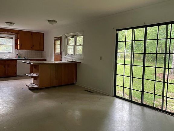 3rd image of 125 Argonne Dr