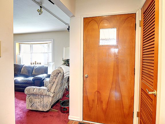 4th image of 8450 Crestway Dr