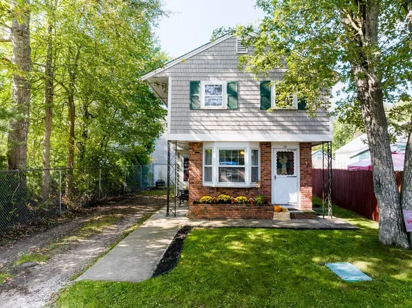 15 Evergreen St, Dartmouth, MA 02747