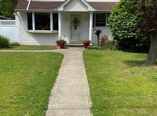 203 Trouville Rd, Copiague, NY 11726