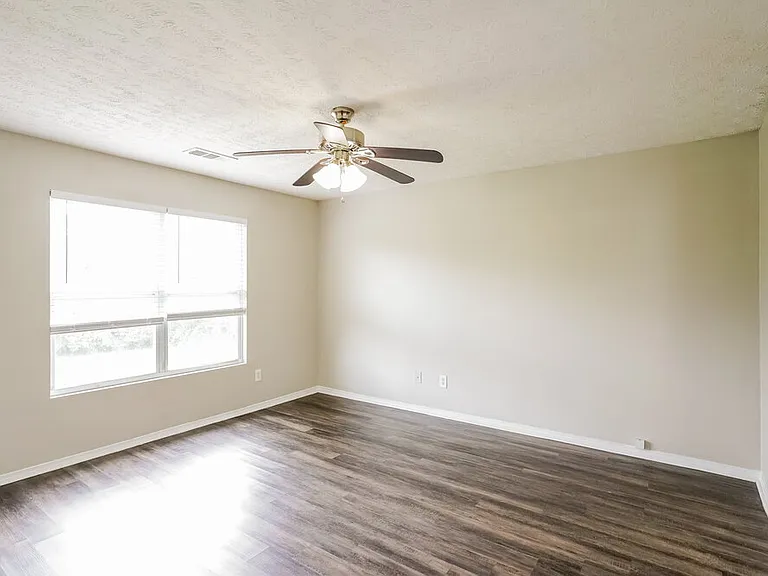 2893 Creekbend Dr — Photo 10