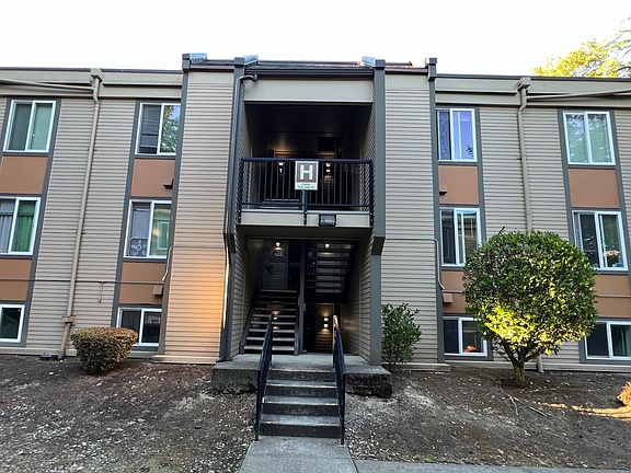 2nd image of 14605 NE 34th St APT H-16