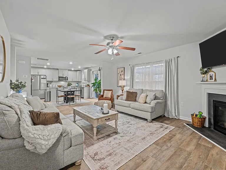 301 Ginger Dr — Photo 24