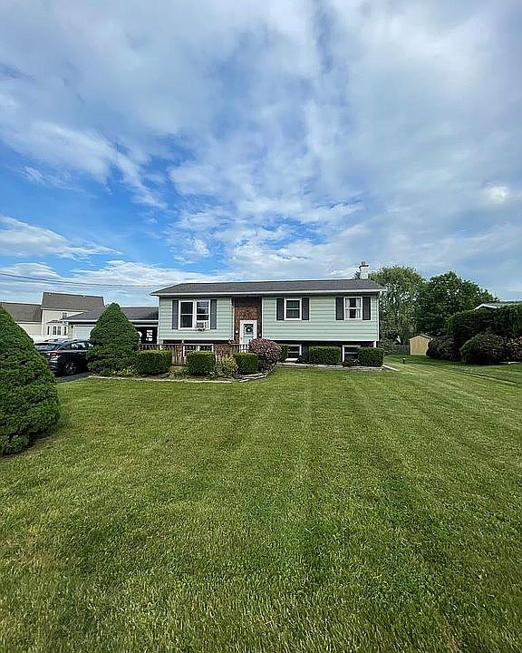 1st image of 142 Empire Dr