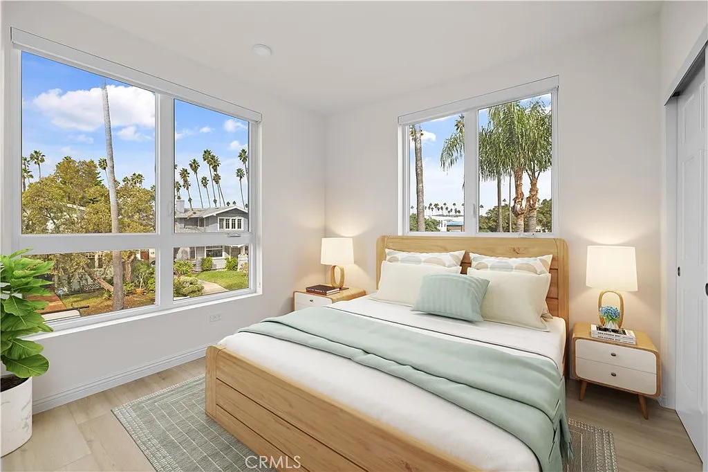 2 bed, 734 sqft, $4,404 — Photo 2