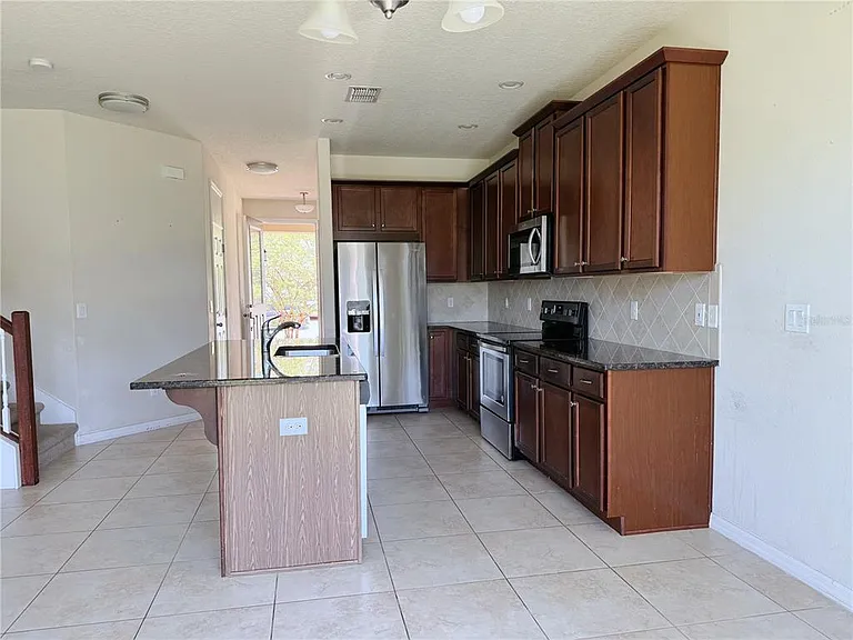 2428 Chateau Loop — Photo 17