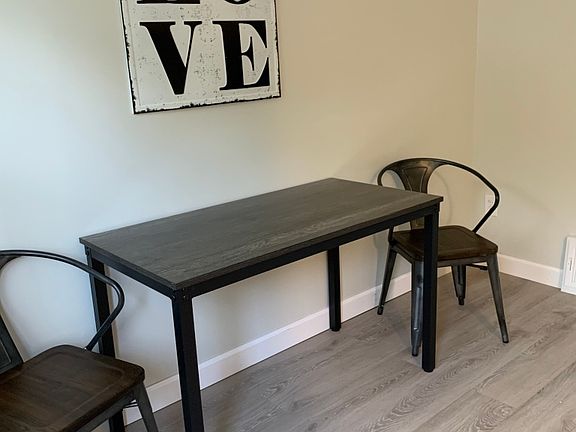 2nd image of 1615 Lincoln Way E APT 2