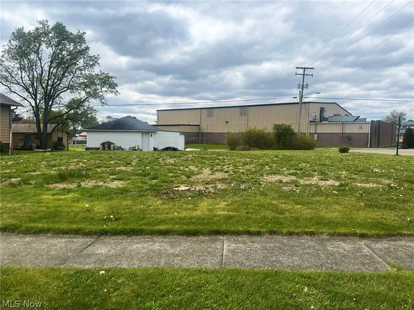 386 Stewart Ave NE, Carrollton, OH 44615