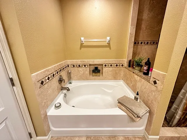 4232 Messina Dr — Photo 17