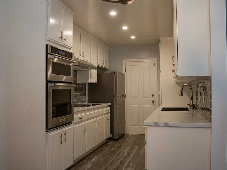 4521 Colbath Ave #103 — Photo 6