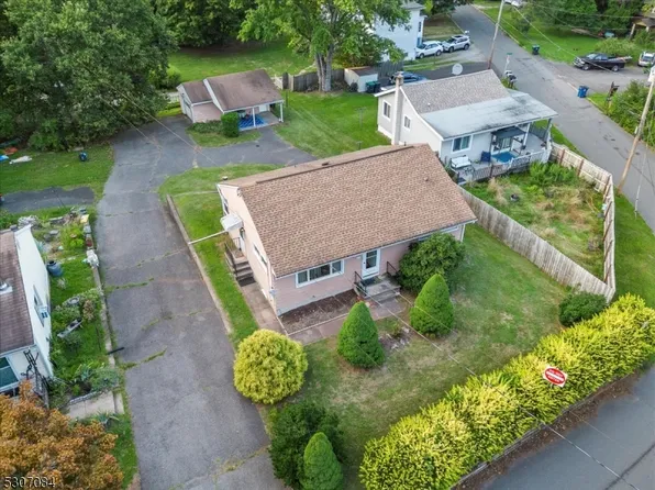 287 Hillcrest Dr, Milford Boro, NJ 08848