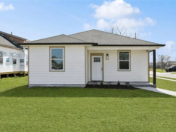 2201 Venus Pl, Violet, LA 70092