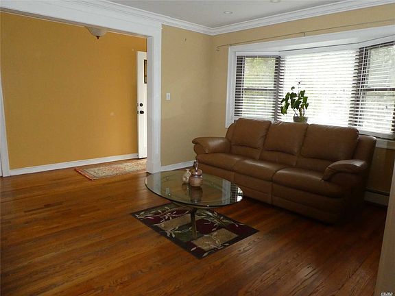 3rd image of 18 Emerald Ln
