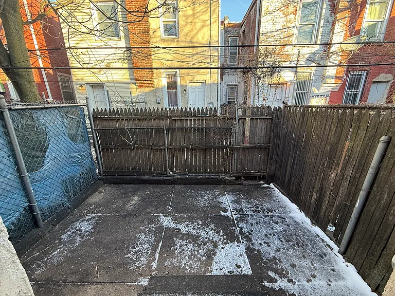 247 E Mayfield St — Photo 24