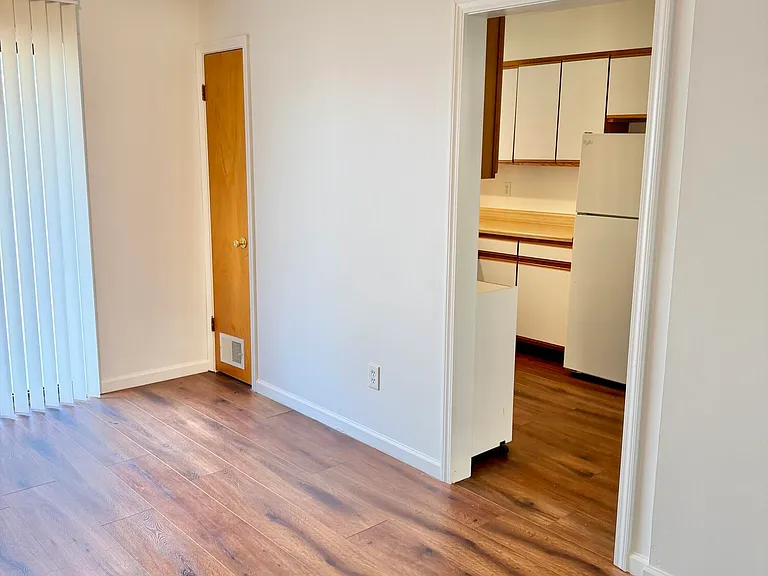 442 Hillbrook Dr — Photo 6