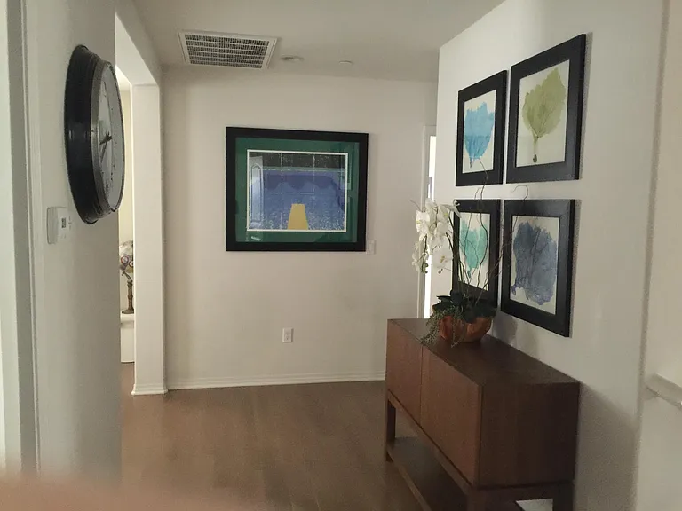 402 Vista Dr — Photo 2