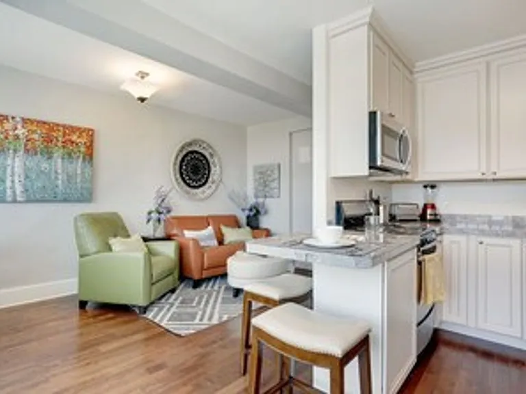 Townhouse Apartments — Photo 2