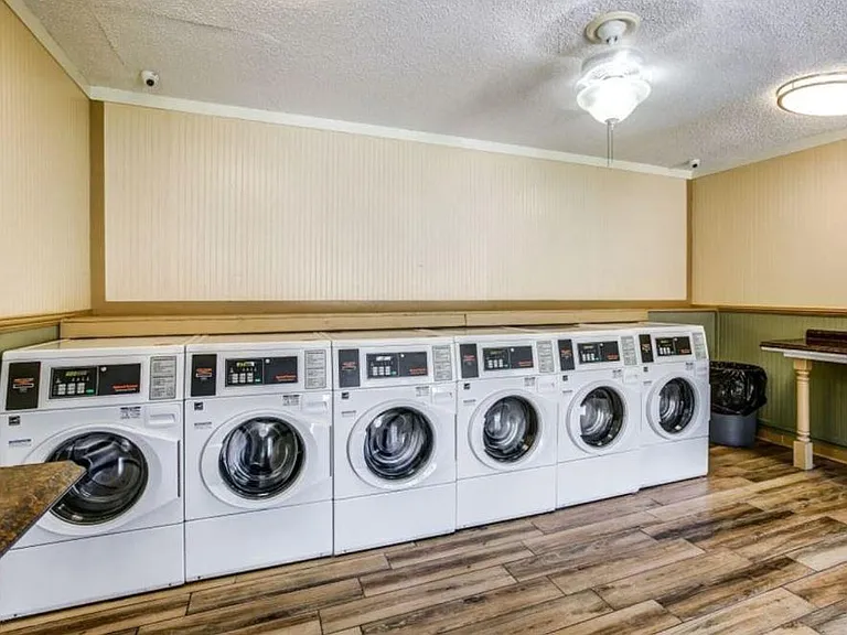 Garden Grove Apartments — Photo 9