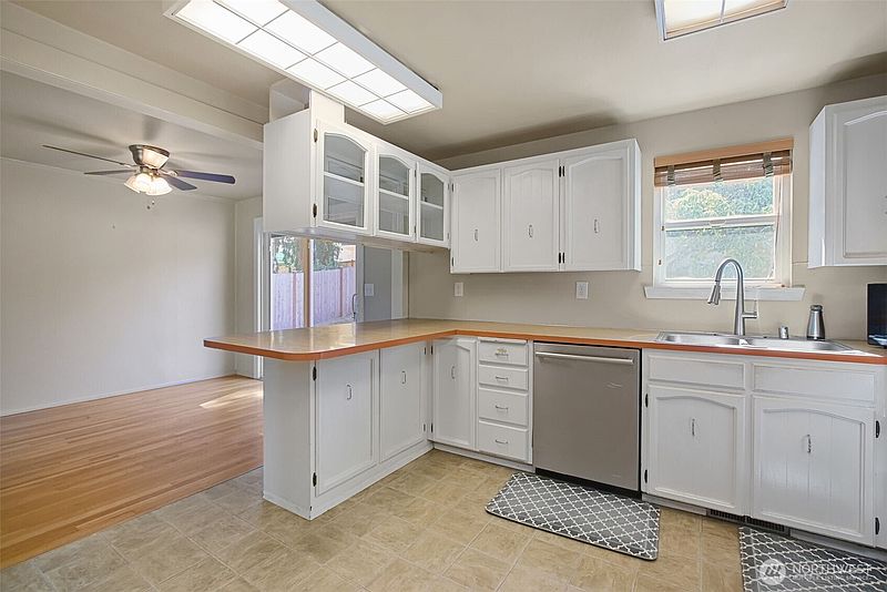 3rd image of 3527 S 262nd Street