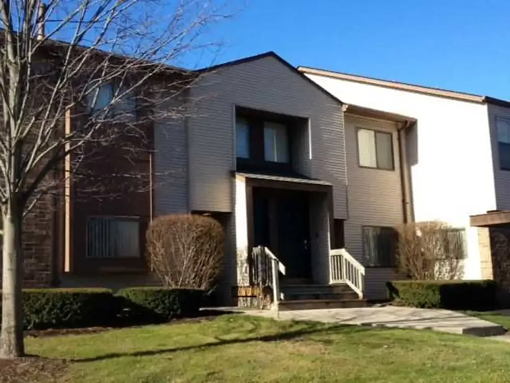Woodcrest Apartments — Photo 3