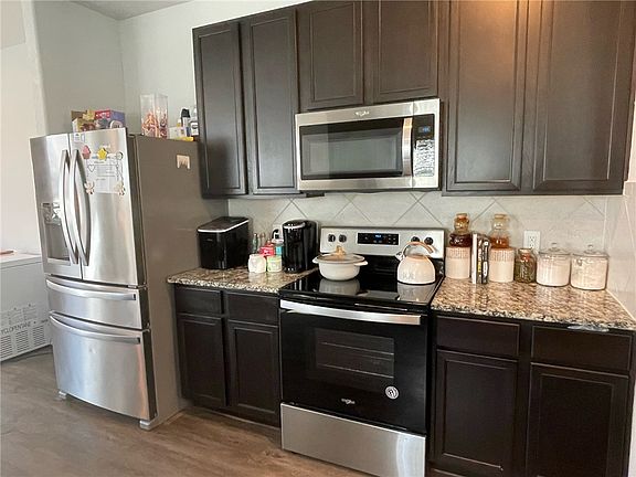 5th image of 985 Marquis Dr