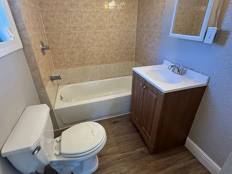 1035 N Davis Ave — Photo 24