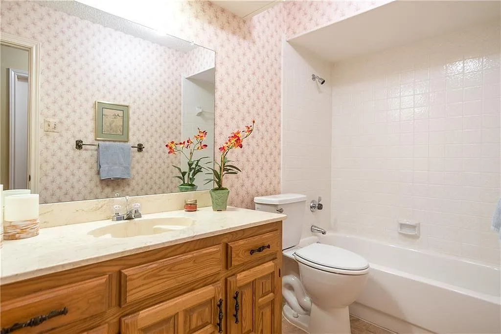 4 bed, 2.5 bath, 2558 sqft, $2,650 — Photo 1