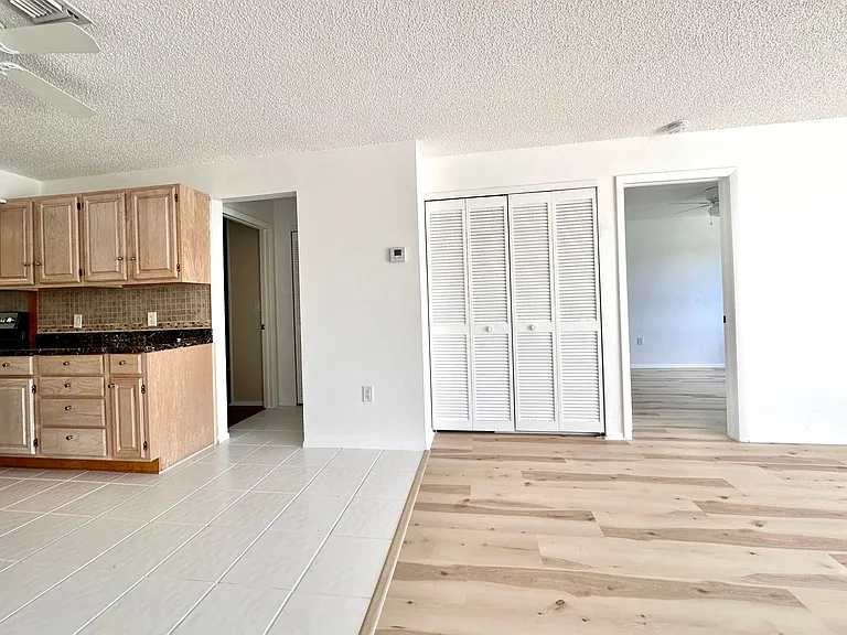 1001 W Marion Ave #9 — Photo 30