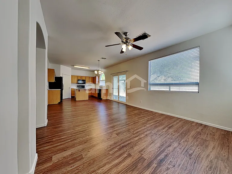 2653 S 89th Dr — Photo 4