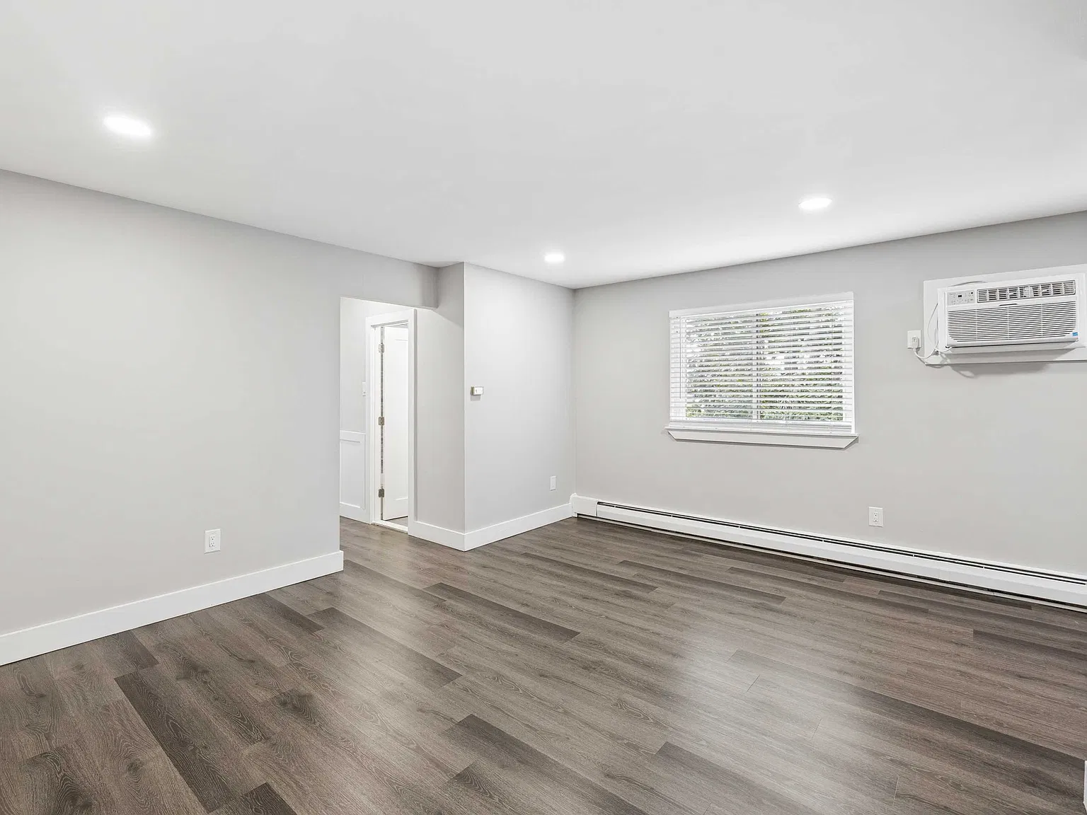 St. Laurent Apartments — Photo 3