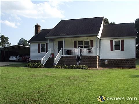 View of front of house from cul-de-sac.