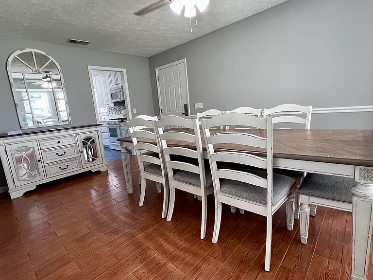 2111 Pentland Rd — Photo 10