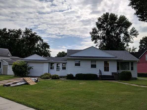 230 E 9th St, Blue Earth, MN 56013