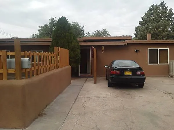Quincy St NE, Albuquerque — Photo 3