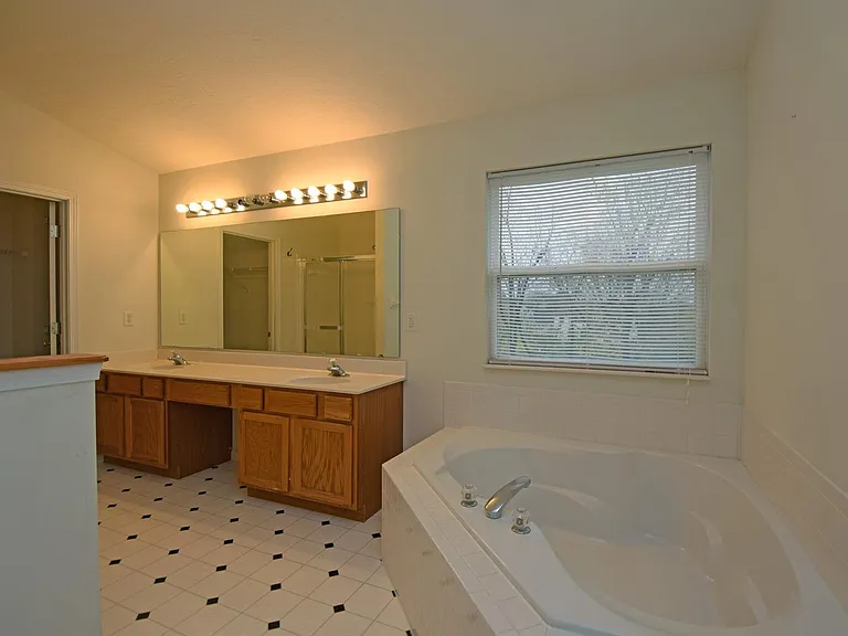 7867 Winding Creek Ct — Photo 12