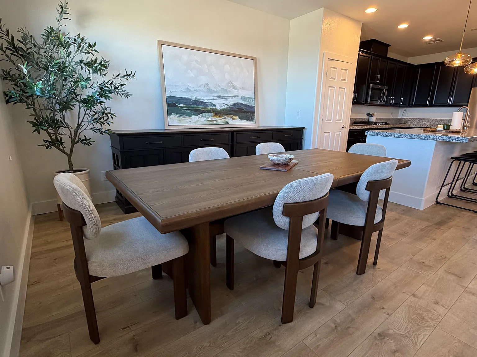 3 bed, 1820 sqft, $3,200 — Photo 3