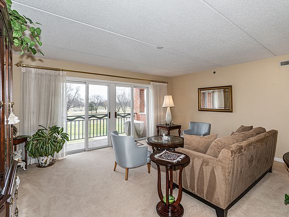 3rd image of 710 Creekside Dr Unit 301A
