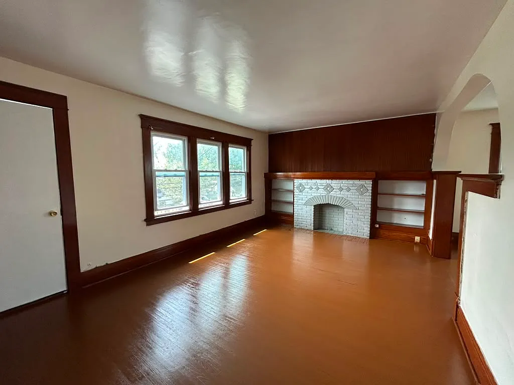 3 bed, 1100 sqft, $1,200 — Photo 1