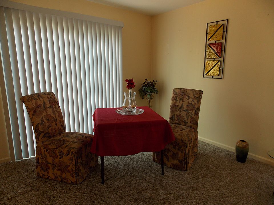 1st image of 303 Leatherhead Ct