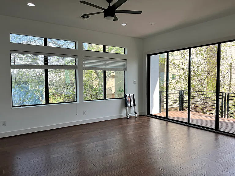Unfurnished living area
