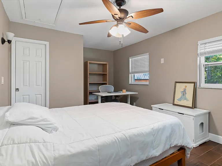 225 W McKenzie St — Photo 15
