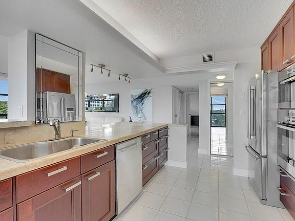 4th image of 600 Parkview Drive #531
