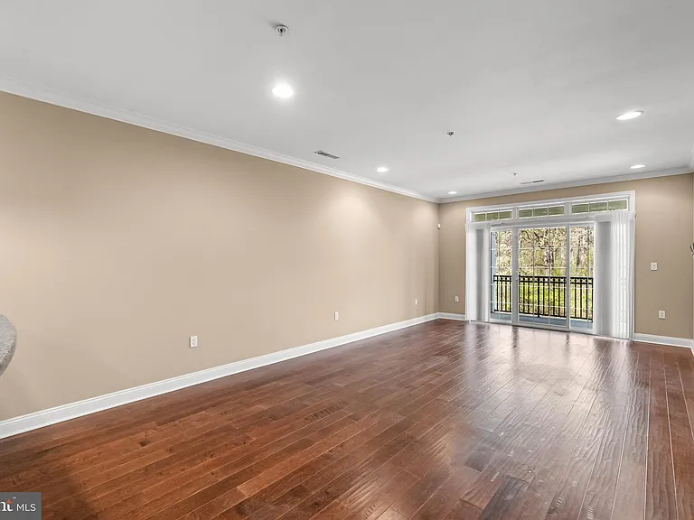 2022 Crescent Way — Photo 9