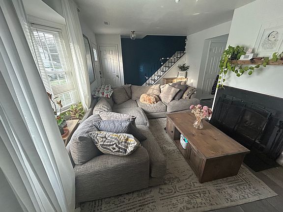 3rd image of 2801 Briarwood Ln