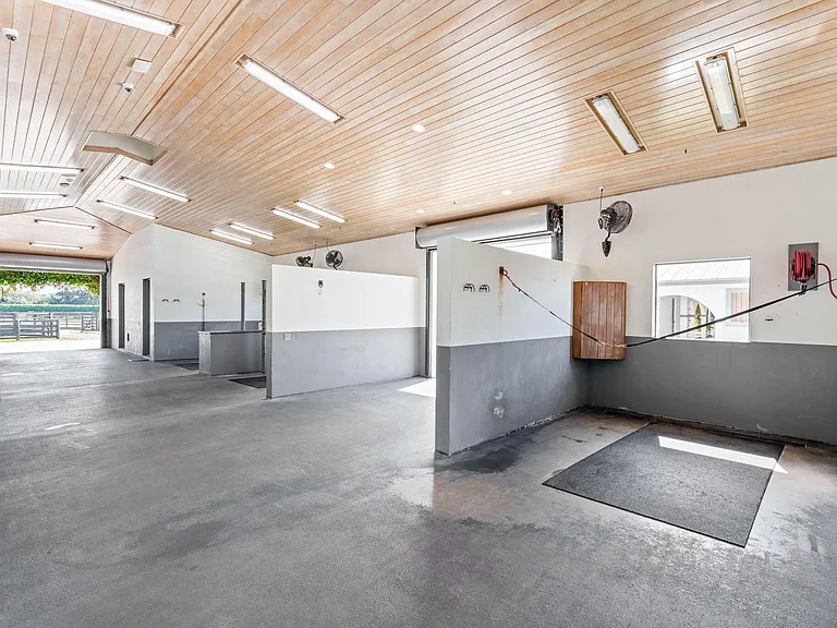 13155 Southfields Rd — Photo 33