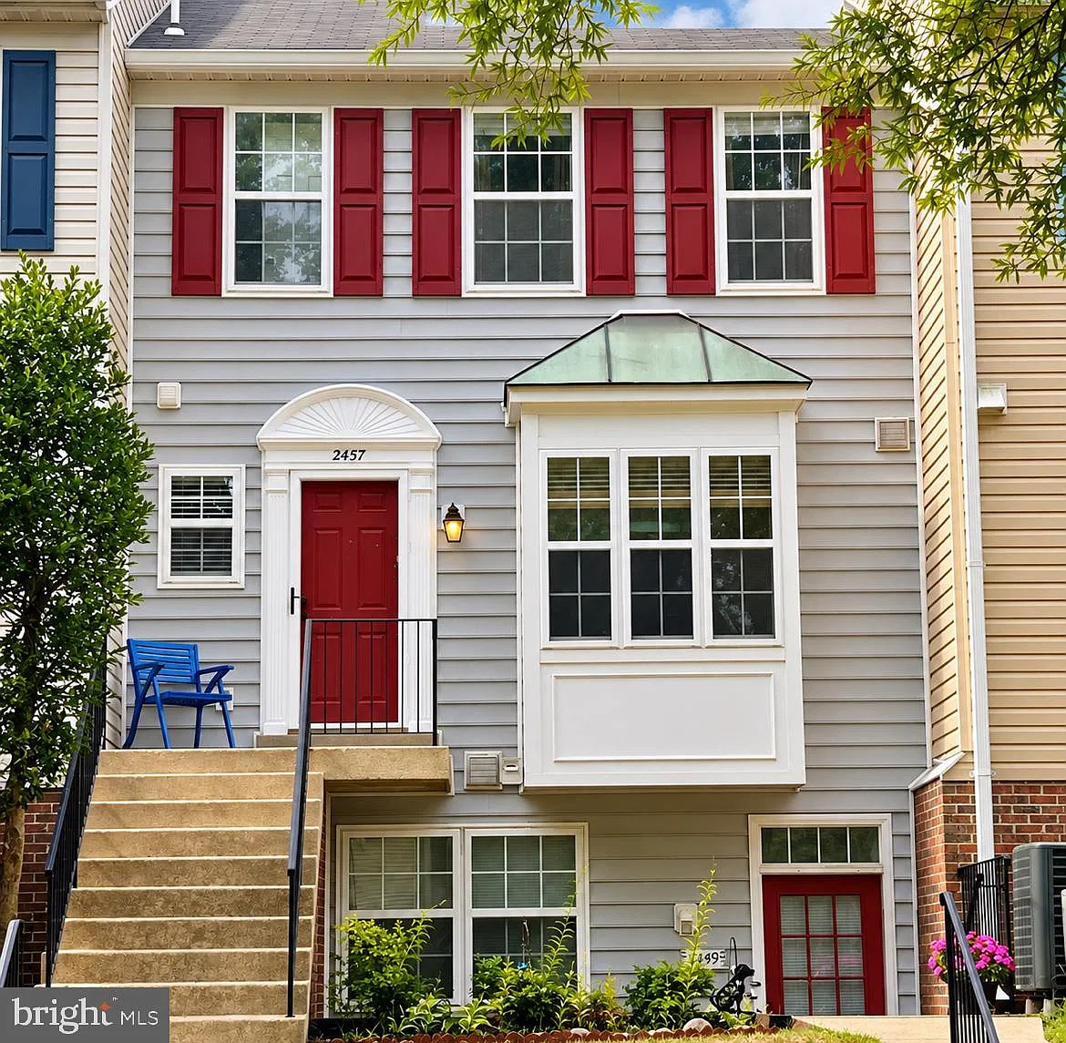 3 bed, 2.5 bath, 1372 sqft, $2,700 — Photo 2