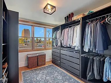 10x10 walk in closet