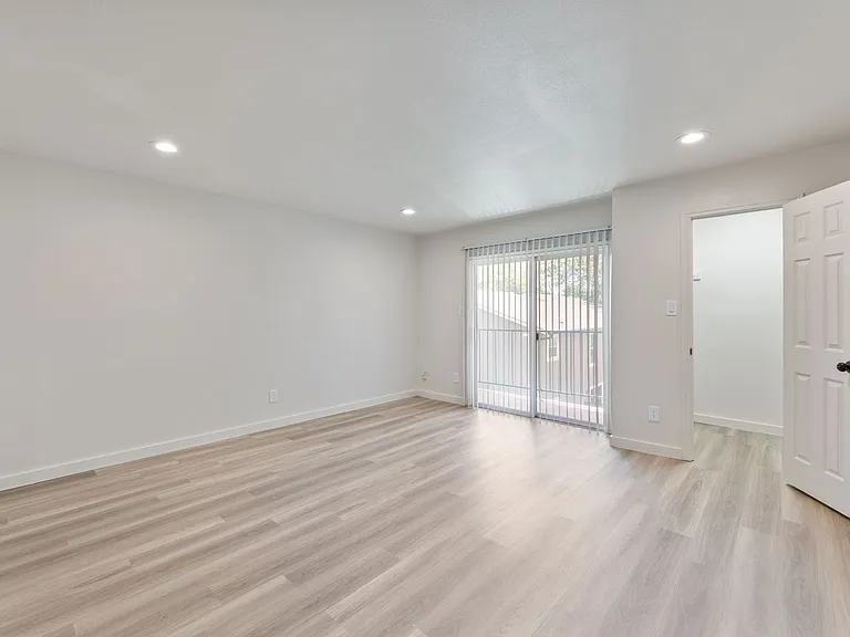 City Scene Apartments — Photo 17